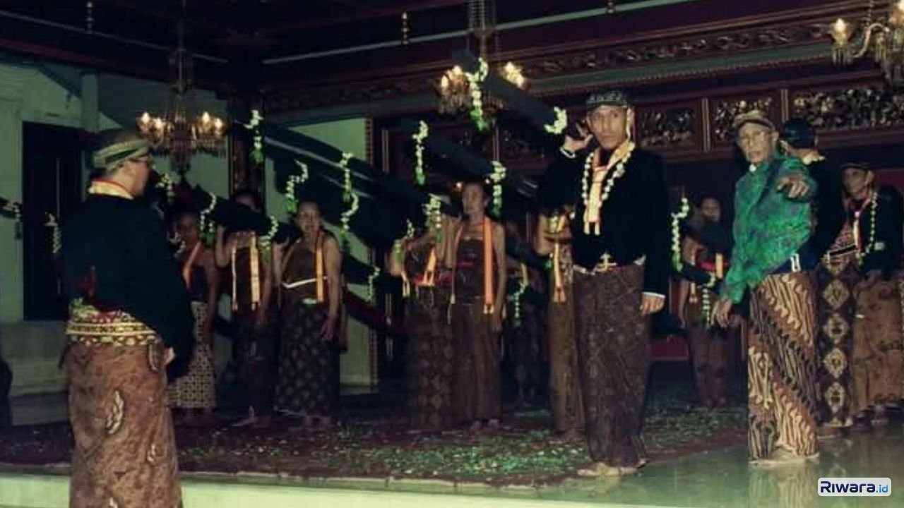 Pusaka Kirab Malam Satu Suro